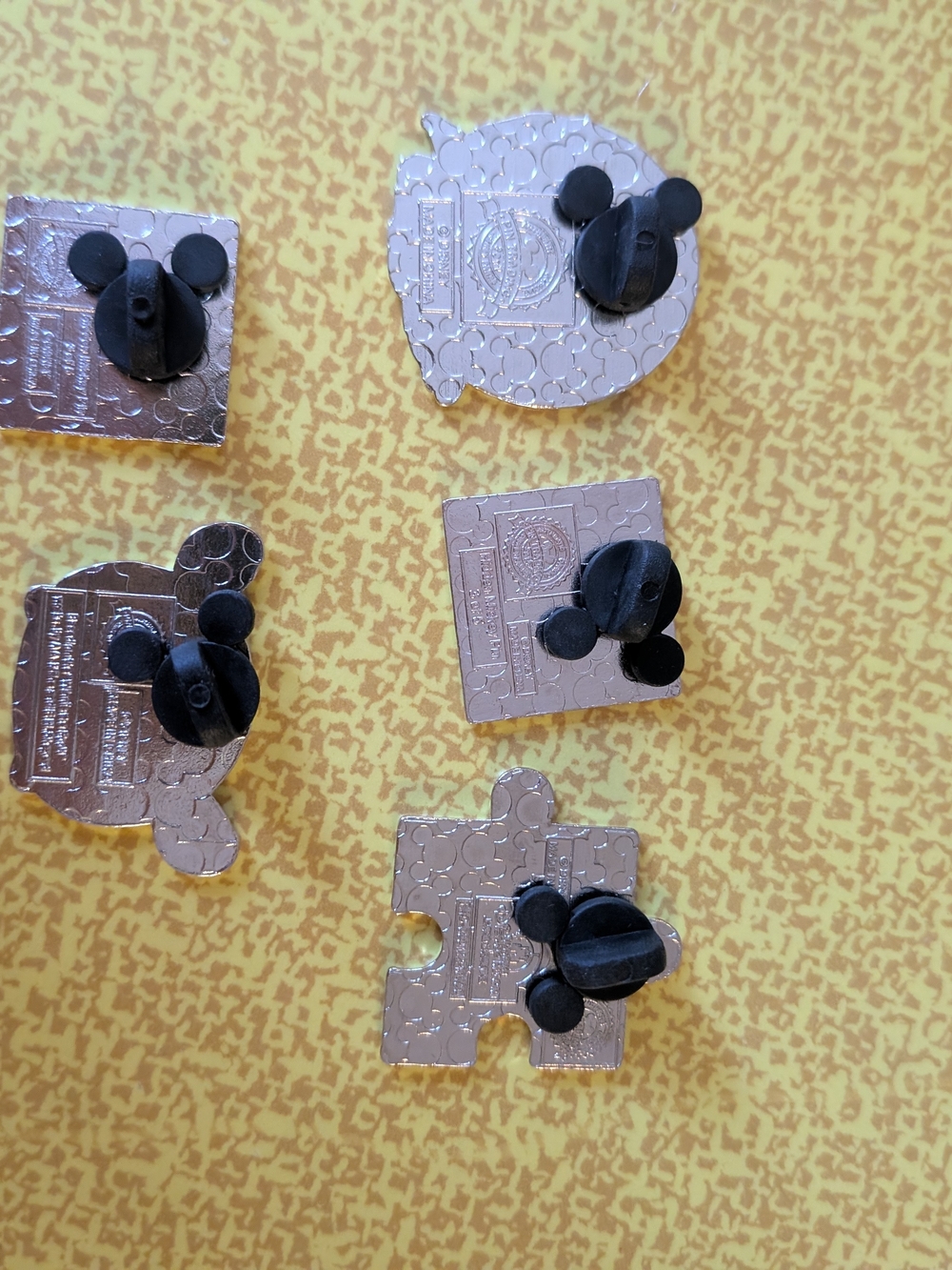 🔴5/$25 Disney Enamel Pin Lot — Ariel, Mickey, Tigger & Characters - Picture 7 of 7